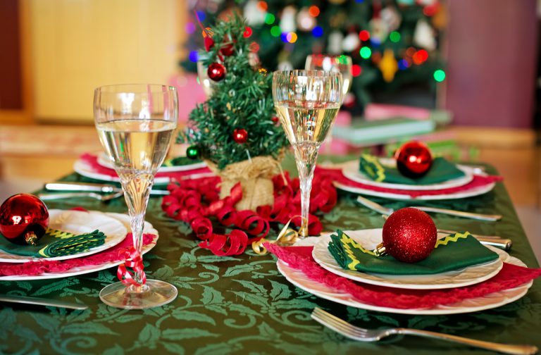 Cómo sobrevivir a tu primera cena de Navidad | SOLO EN CASA