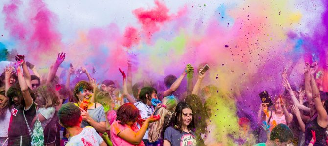 Cómo conseguir artículos para celebración en la mitad de tiempo